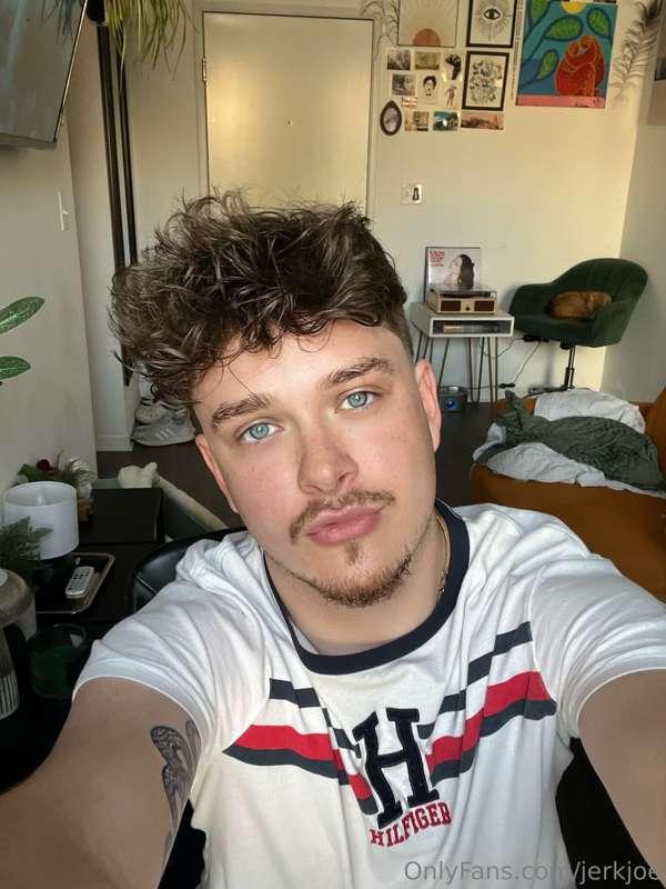 swipe to see some cock ;)   new video out tomorrow