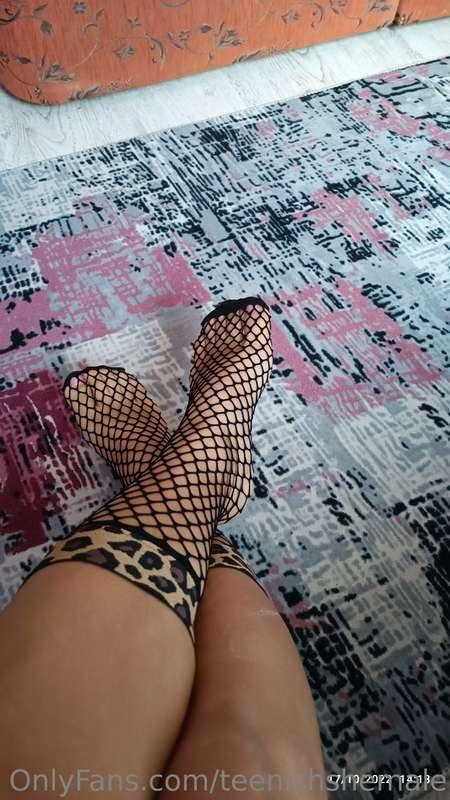 How do you like my new leopard fishnet stockings (and my pen..
