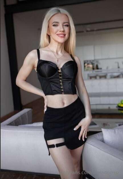 FREE SUBSCRIPTION TODAY ❤️Stunning MOM @victoria_mommy wants..