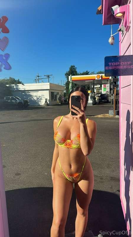 Who’s ready to play with me? 👅