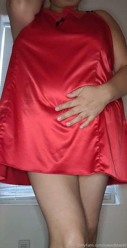 My morning gown without panties  👀
