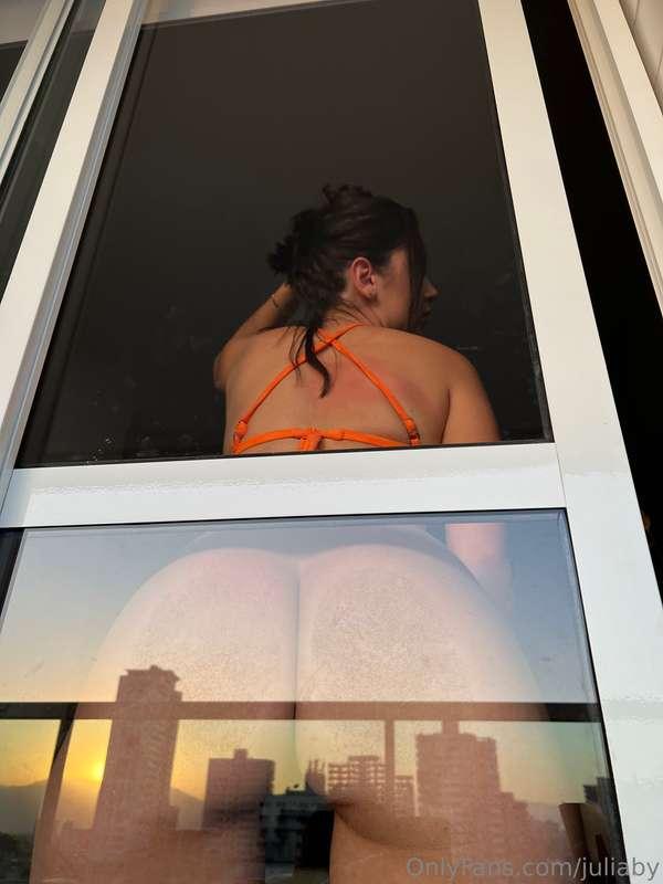 im blessing the city with a bootyful view 😜