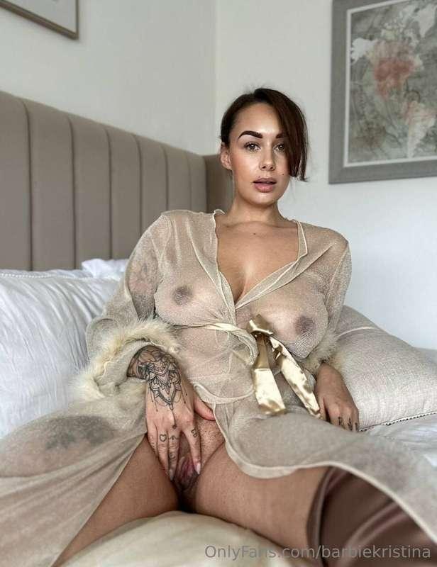 British Busty Belle is looking for new cock to please 😜, mes..