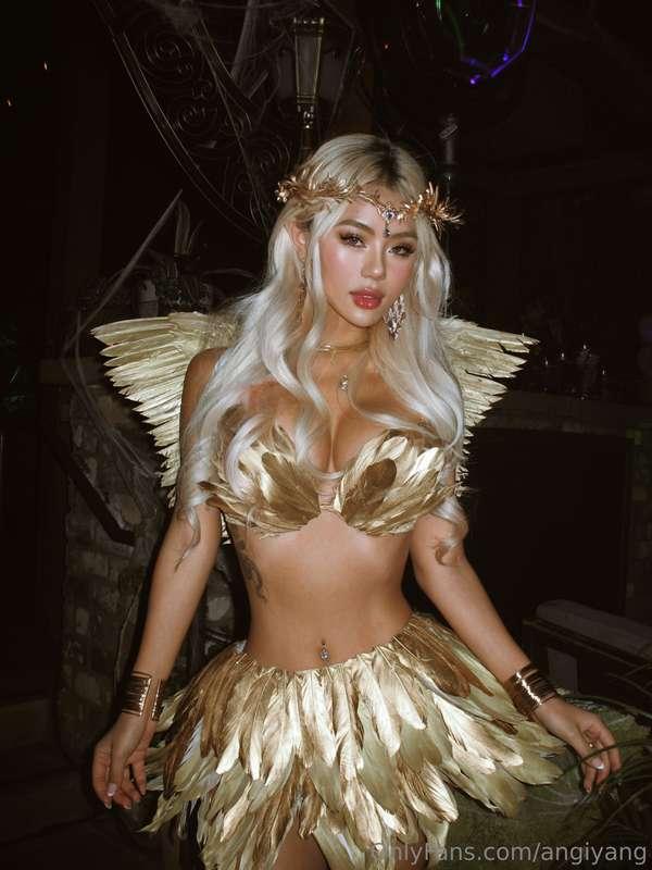 custom cosplay fulfilling all your mythical fantasies ✨