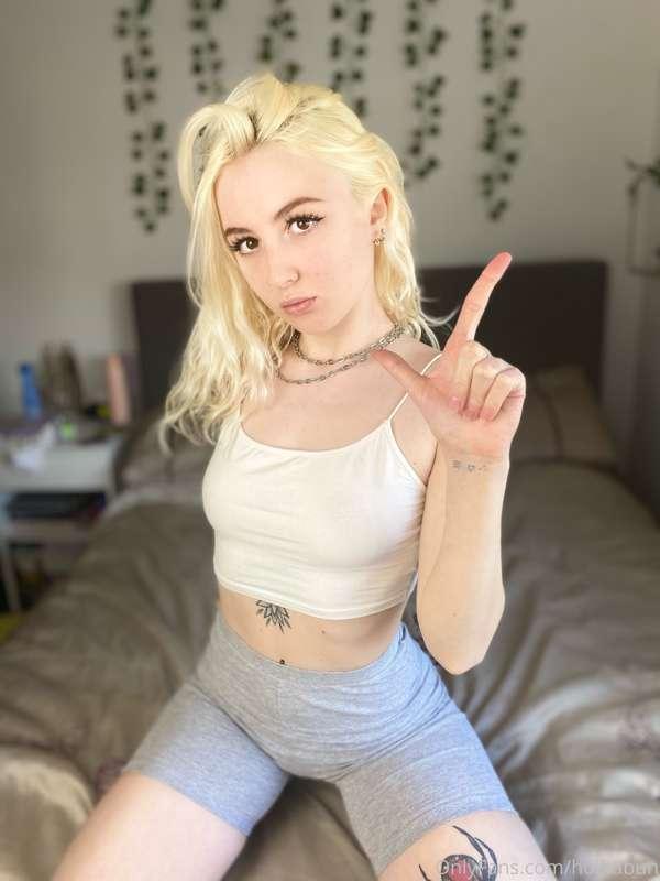 So I made an AVN to see how the findom side of the pond live..