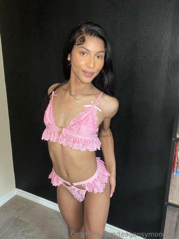 Pretty in pink 👀🥰