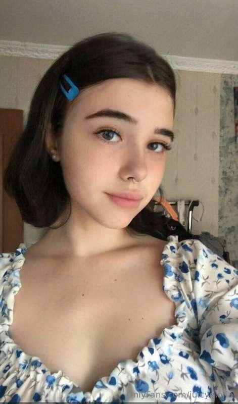 ## ❤️‍🔥She is waiting for you👉😍@valerriana😍
Cute girl @valer..