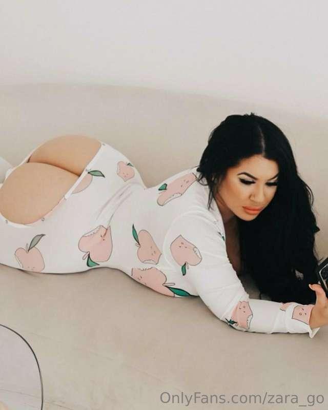 Feeling peachy or cheeky 🍑👀 unlock to see ‼️Check DM