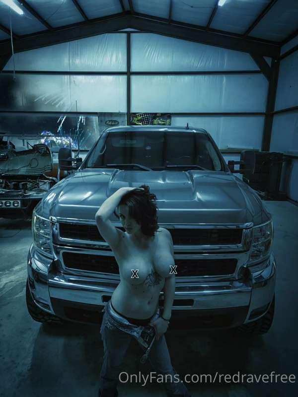 @redrave ⬅️⬅️ sub for more hot shop content