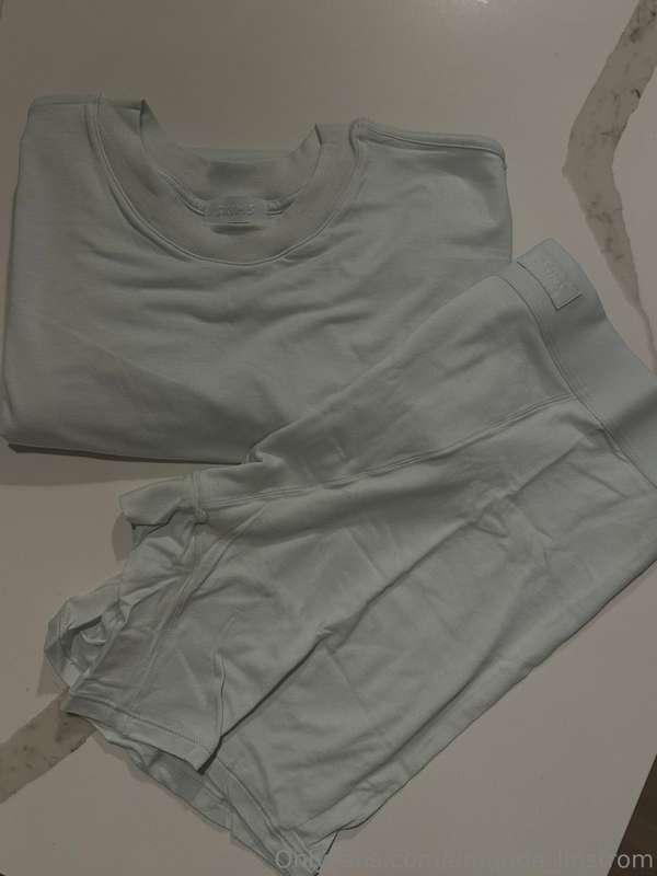 Want to see my new skims on? 😍