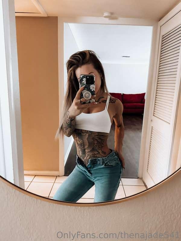 Who’s having a good Monday? 🤍🥰