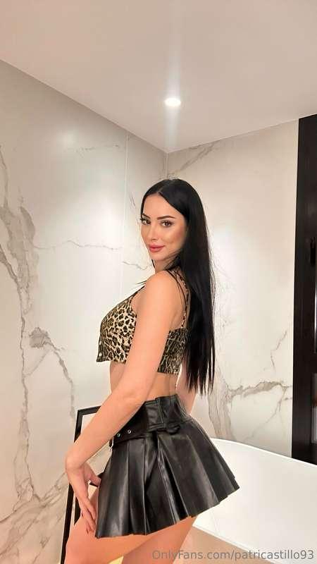 ¿Te gustan mas los panty o las faldas? 🥵 yo prefiero las fal..