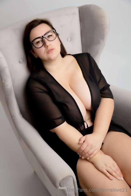 ## 👩‍🏫TEACHER BY DAY &  SLUT BY NIGHT😈 
FREE @vickyangelfree..
