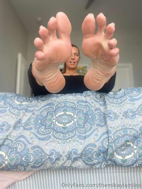 Get on your knees and worship me!