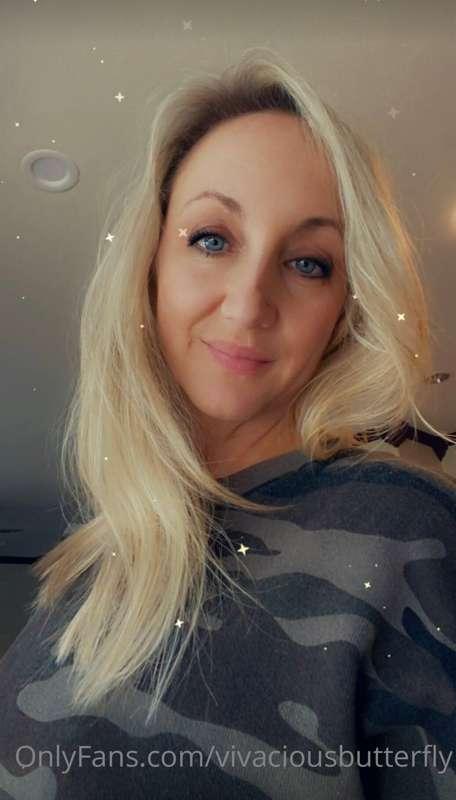 ☁️ Dream big…. ❤️ Love strong…. And fellow 👑  kings and 👑  q..