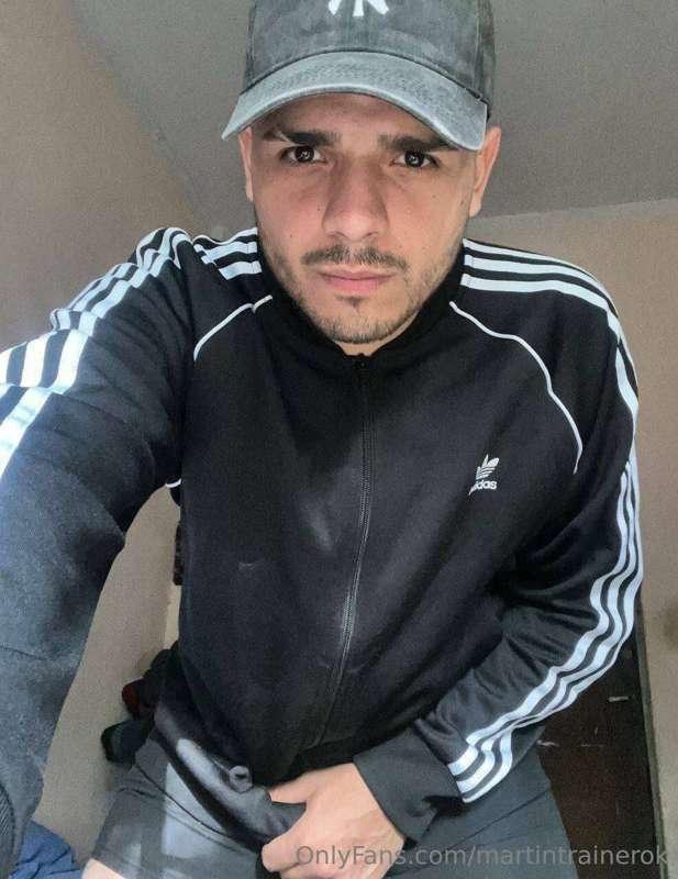 Are u looking for a veiny, fat cock and also a good Ass? 🍑🍆💦..