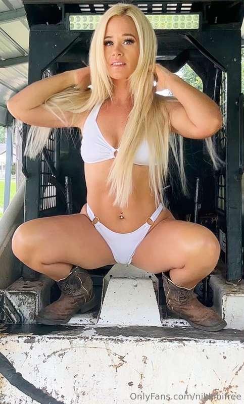 ***Live tonight on @nikkibifree 💋 8:00 pm C/T***