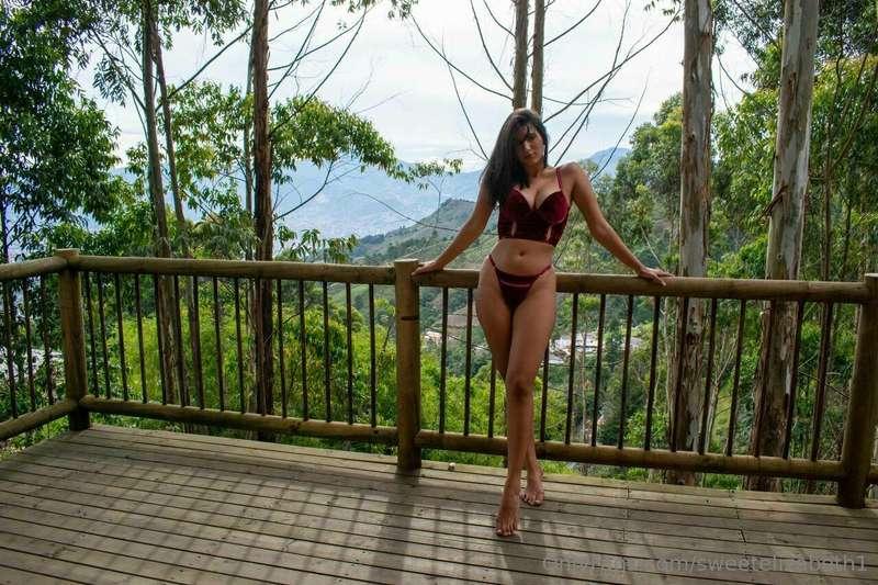 I love being so yours from head to toe, I love you my king 🤴..