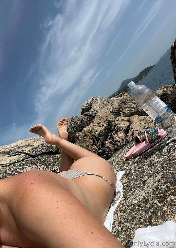 where are the feet lovers at? 🦶🥰