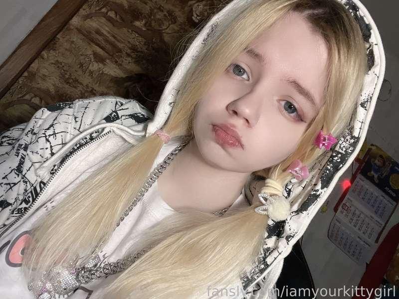 iamyourkittygirl image #2