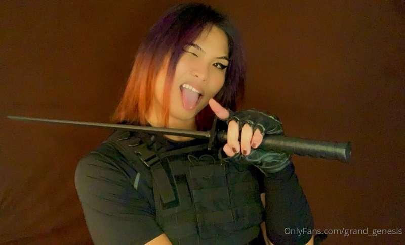 Nothing sexier than girls with guns and swords 😍 except girl..