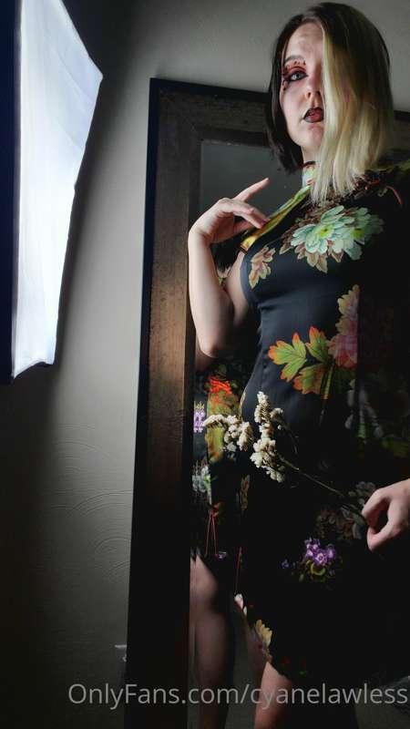 Do you like my dress?  💋