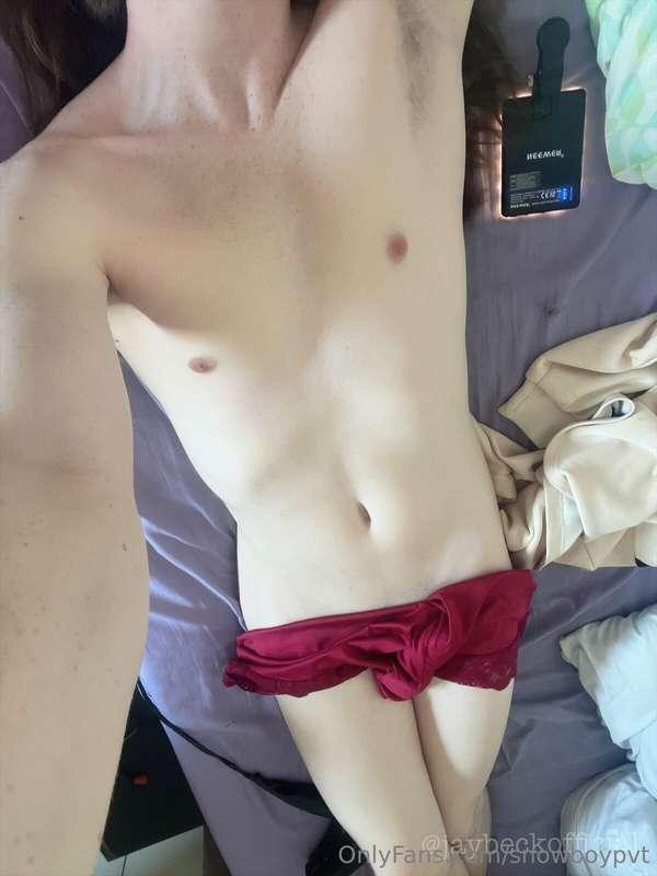 Wanna see more of your fav twink sissy? 😳