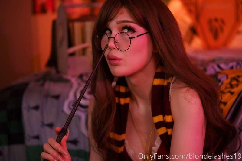 Miss Potter and Hoegwarts
Part III
4k quality pictures 4 you..