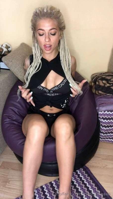 Sexy RUSSIAN SLUT  💕 has the hottest boobs 👉🏻 https://onlyfa..