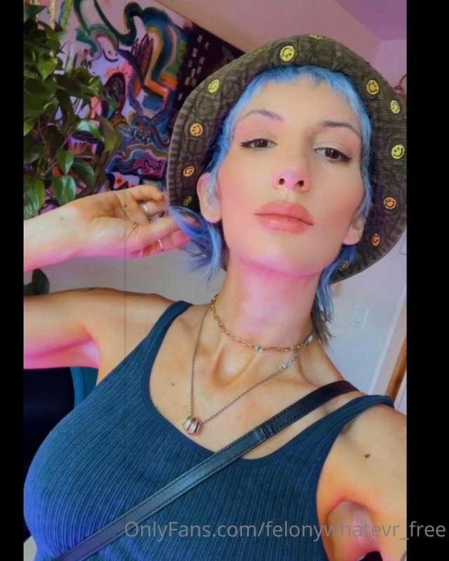 Things just make more sense with blue hair I guess