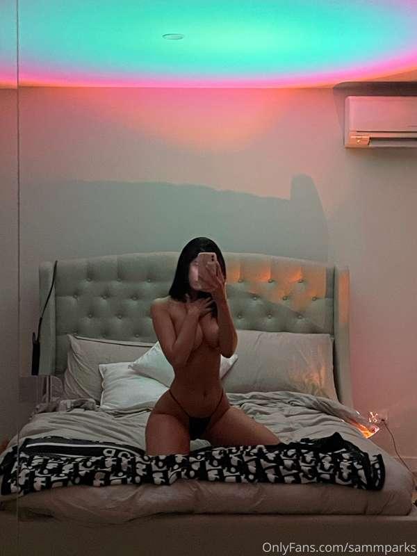 im feeling naughty.. DM me 😋