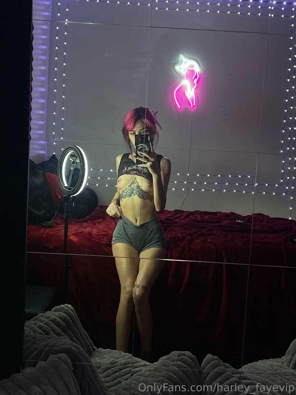 she's a content creator 🤤💦