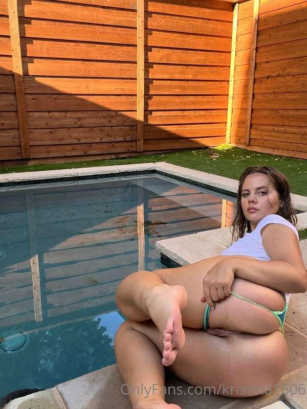 Oh I want do sex in the pool! What about you?🥵💦