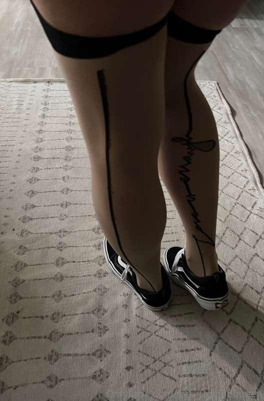 mrs_footjobqueen image #3