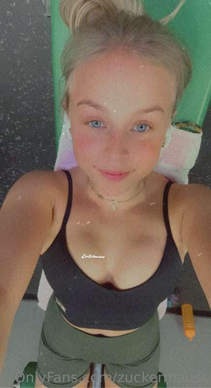 Hey Babe, ich bin grade beim Sport und was machst du grade s..