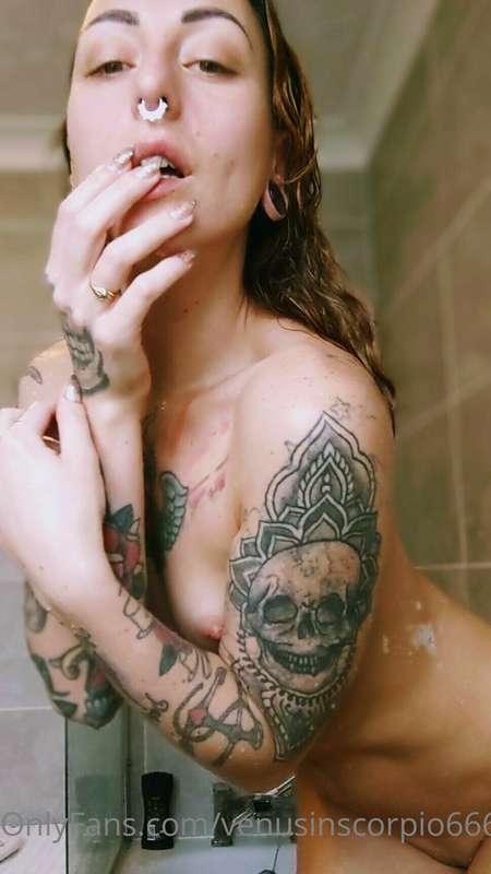 Come here and let's make out in this shower 😈💦