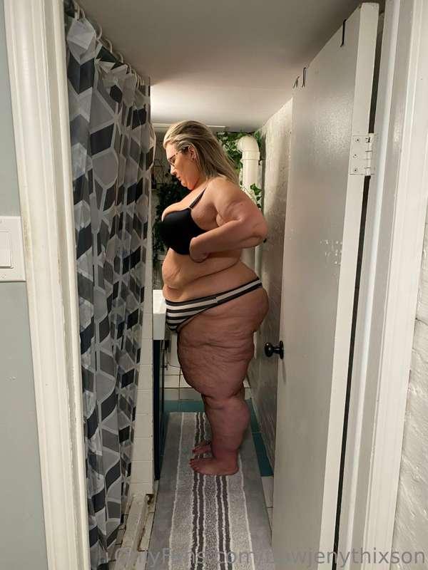 Tight squeeze in a tiny bathroom. Belly touches the sink whi..