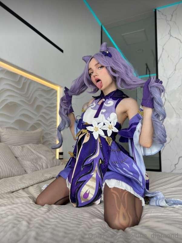 The queen of cosplay @lizzy_youngy wants to fuck hard and wa..