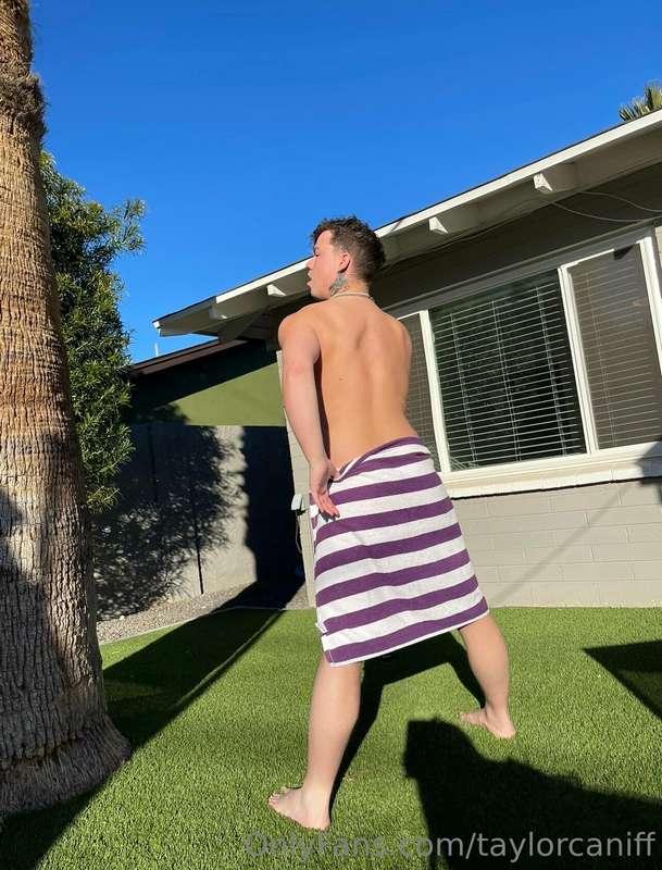 Wanna see my thick ass ? Open the next slide for the sexiest..