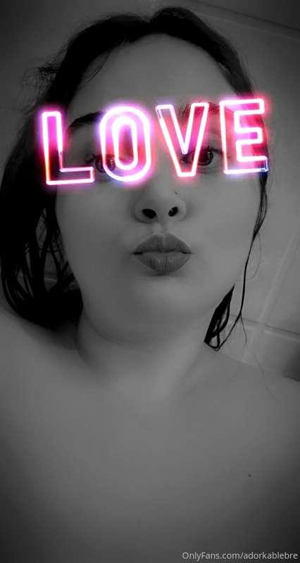 Bored in the bath and playing with snapchat~