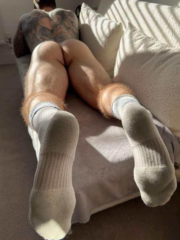 Morning vibes 🌅 Sock and feet lovers, I got you 😜 🧦 🦶🏼