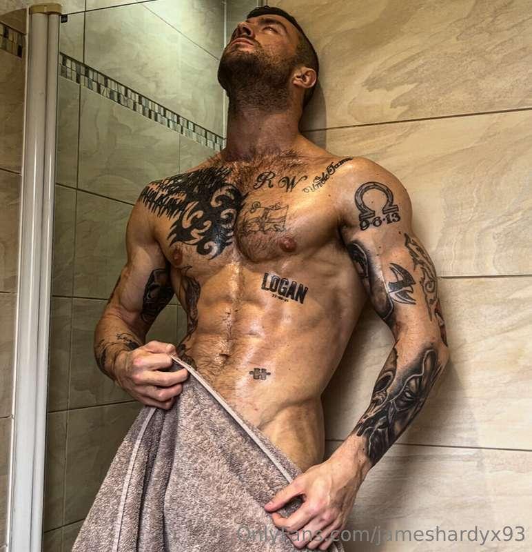 Who’s a fan of the pre shower look 😉😉
