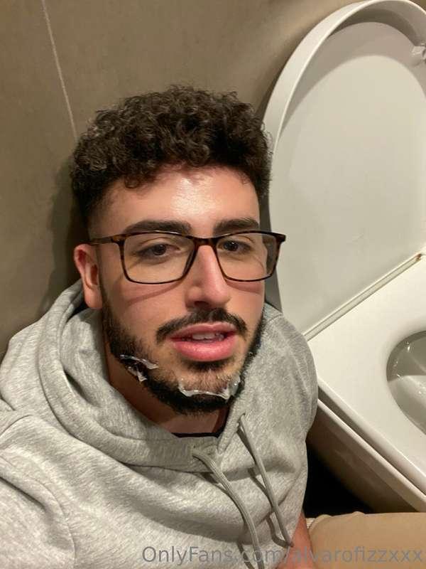 Si esperas lo suficiente en un baño público masculino. Algui..