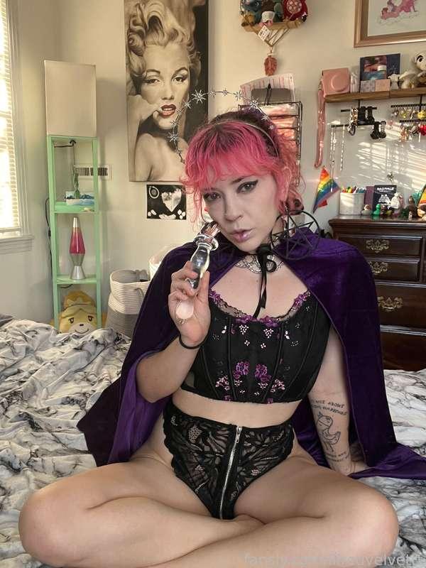 lilredvelvettt image #0