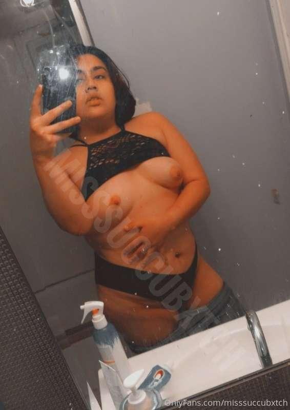 HAPPY NATIONAL NUDE DAYYYYYY

Dm me a 🍑 to get a free nude f..