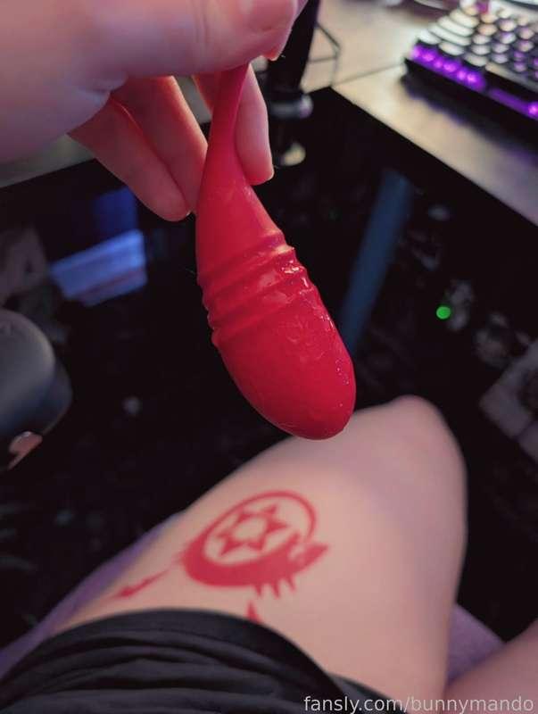 holy fucking shit. chat was absolutely relentless tonight. and i loved every single second of it!! 🥴💦

thank y'all so much for cumming out to play with this lil bunny!! 🐰🖤

#buntuber #lewdtuber #vtuber #bunnygirl #nerd #glasses #freckles #thicc #gamer