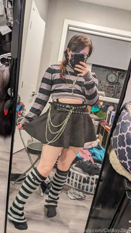 No panties under my skirt with my wet pussy all vulnerable 🖤 