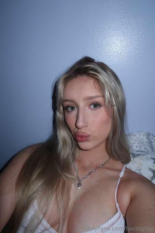blow me a kiss and i'll blow you back 😉🤭