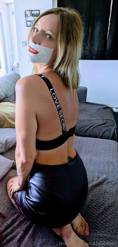 Je trouve cela très jolie et toi ? #fetish#bondage#adhesive ..