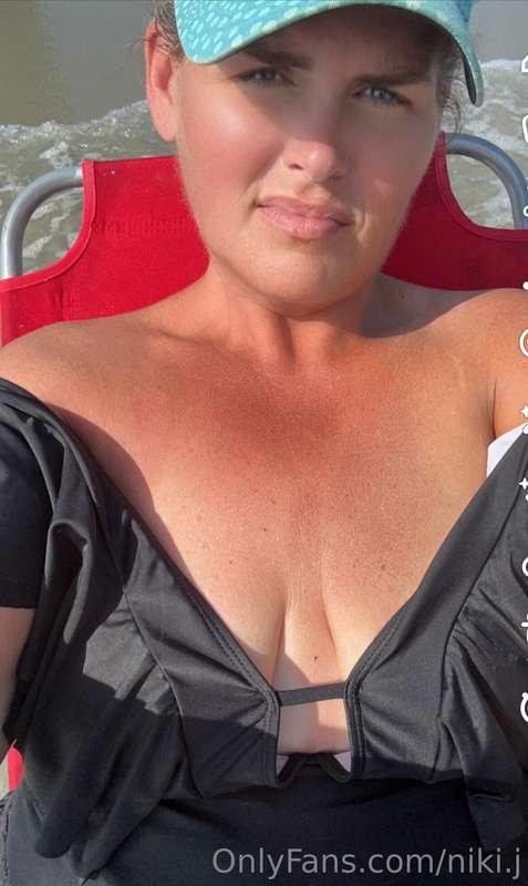 Happy  Sunday 😘😘Make sure you go check out my paid content!
..